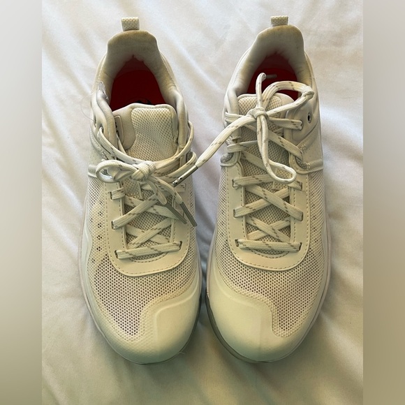 Under Armour Baseball/Softball Cleats
Women's Glyde MT Cleats White Size 6 - Picture 13 of 14